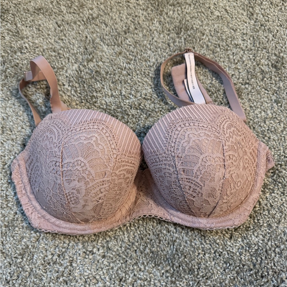 LOT: 7 Victoria's Secret Lace and Satin Bra Collection - Multicolor